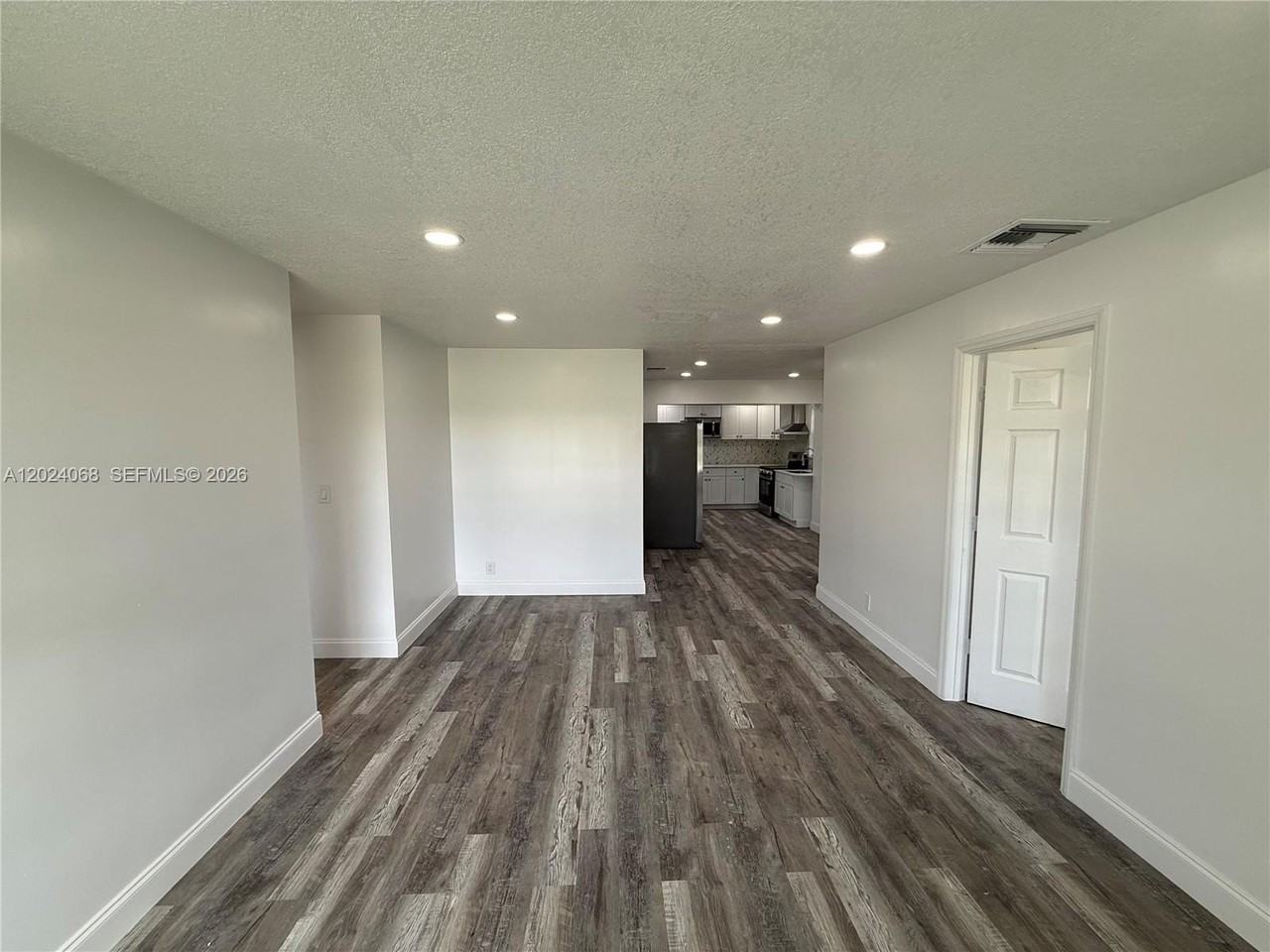 2161 Nw 26th Ave - Photo 5 of 43