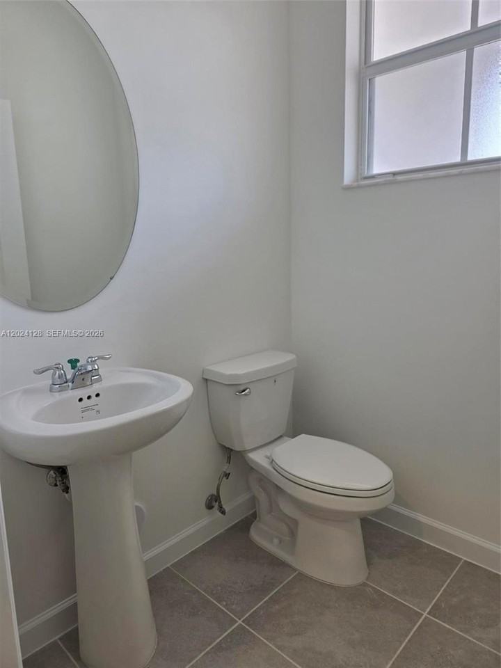 2764 Se 26th Ave #2764 - Photo 2 of 13