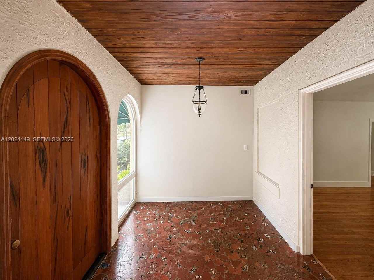 712 Navarre Ave - Photo 3 of 19