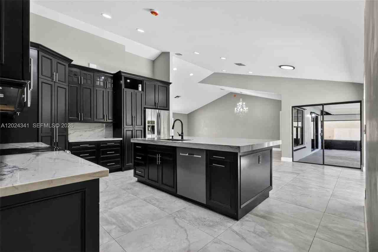 9654 Sun Pointe Dr