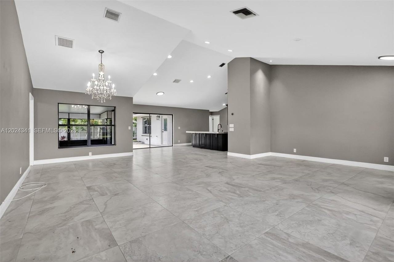 9654 Sun Pointe Dr - Photo 2 of 50