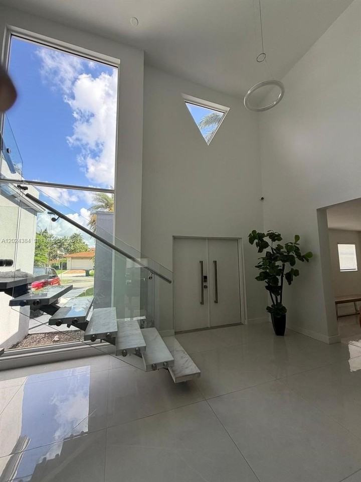 10462 Nw 130th St #1 - Photo 4 of 11