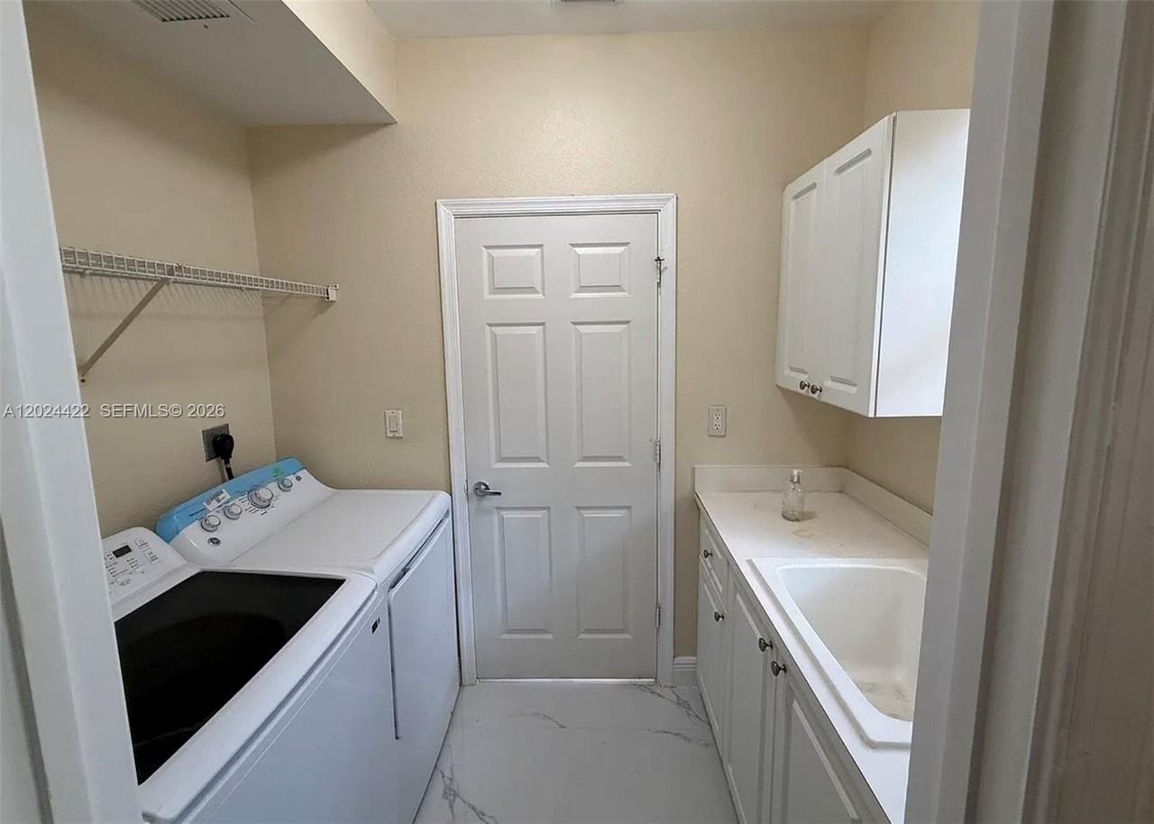 6542 Hidden Cove Dr #4-4 - Photo 5 of 13