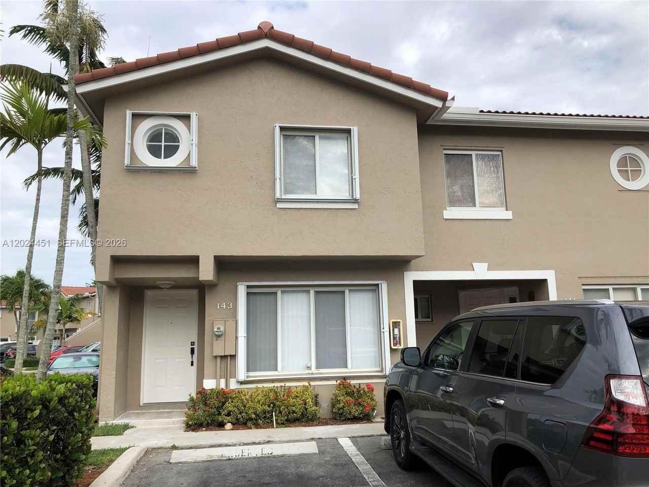 143 Riviera Cir #143