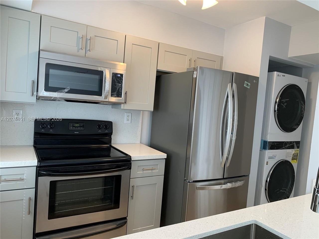 143 Riviera Cir #143 - Photo 2 of 19