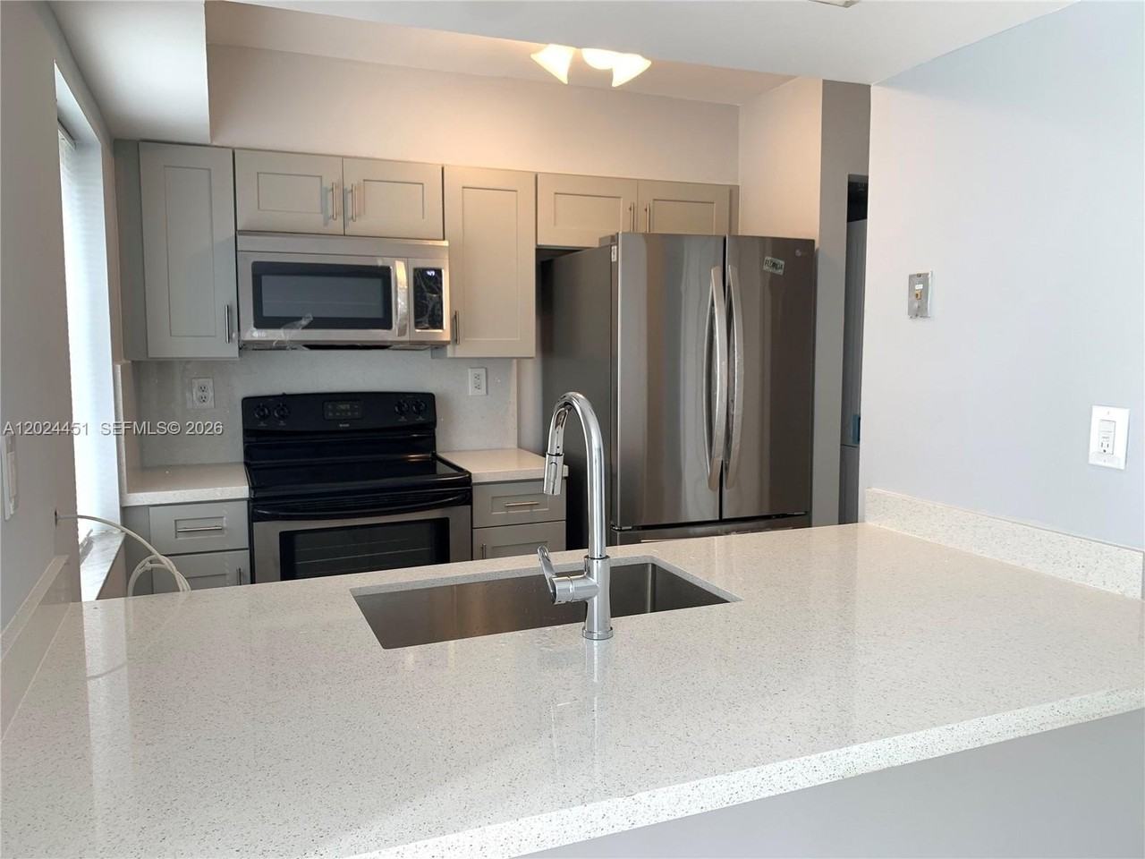 143 Riviera Cir #143 - Photo 3 of 19