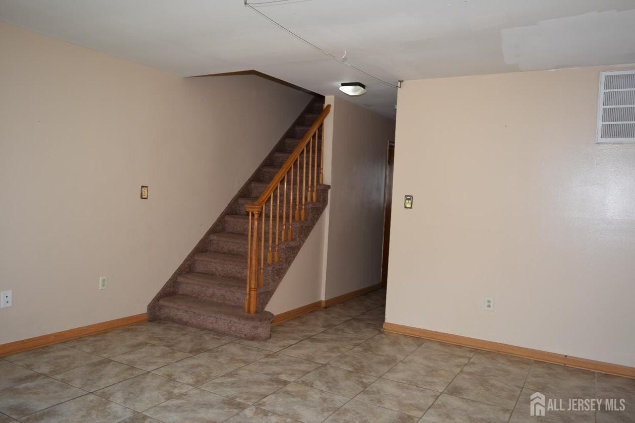 172 Roosevelt Ave #C - Photo 3 of 25