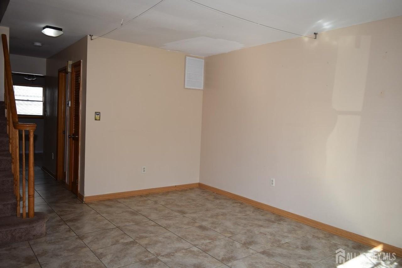 172 Roosevelt Ave #C - Photo 5 of 25