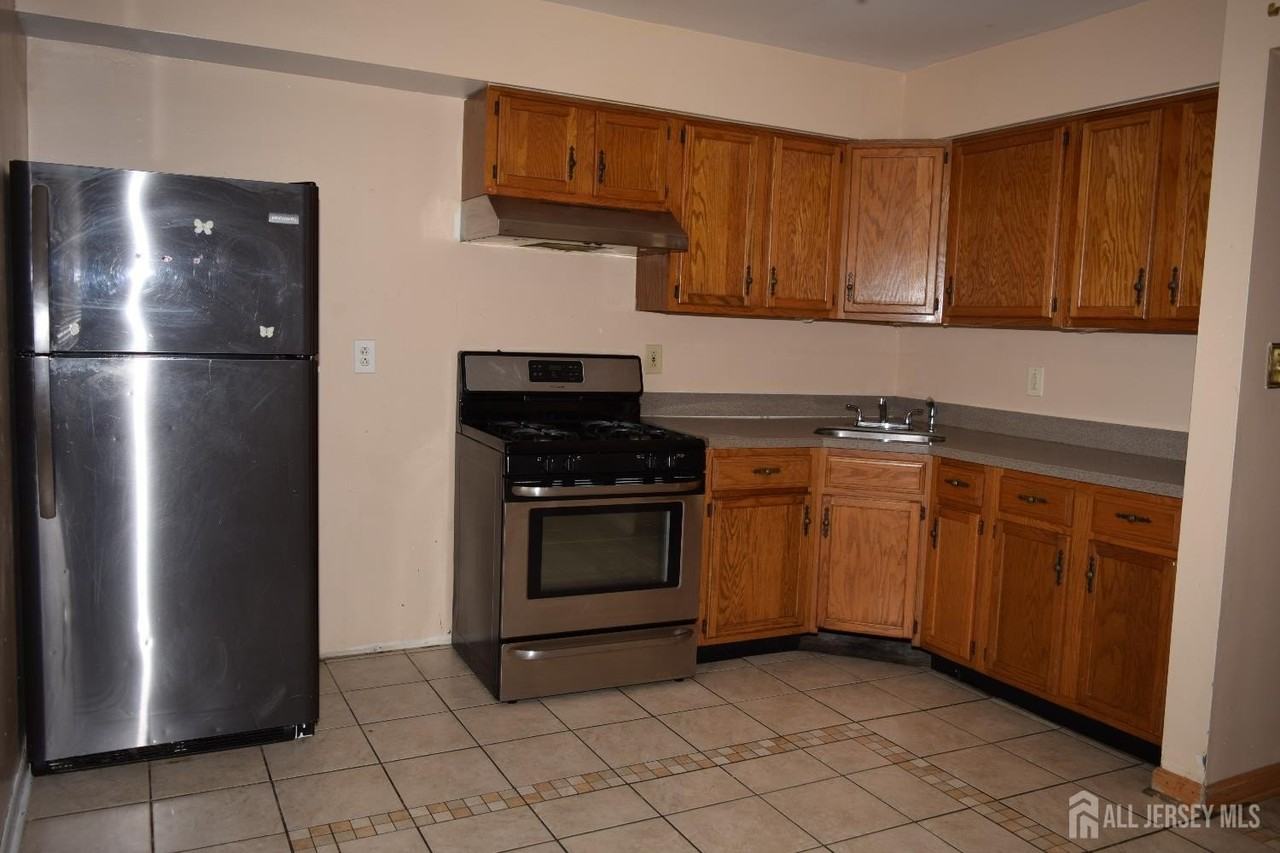 172 Roosevelt Ave #C - Photo 6 of 25