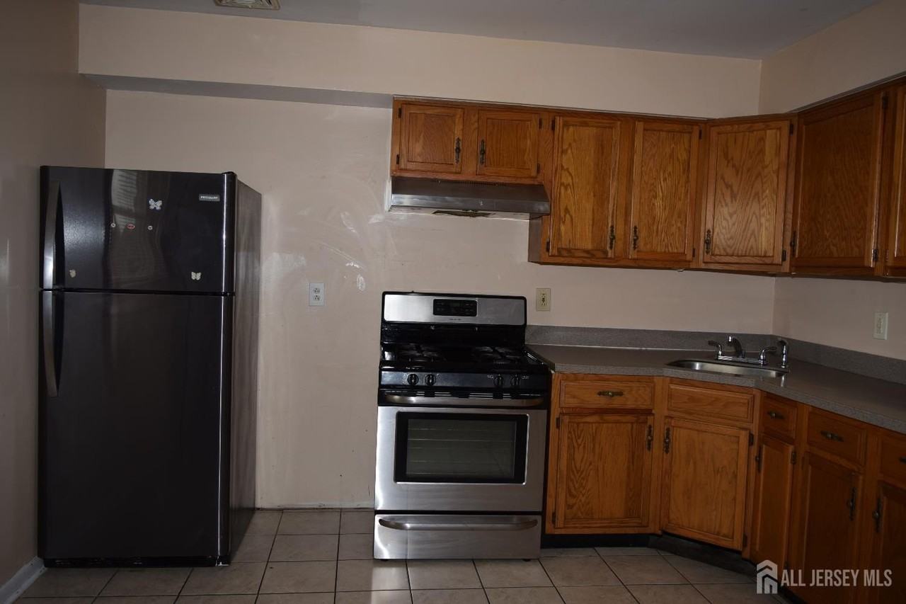 172 Roosevelt Ave #C - Photo 7 of 25