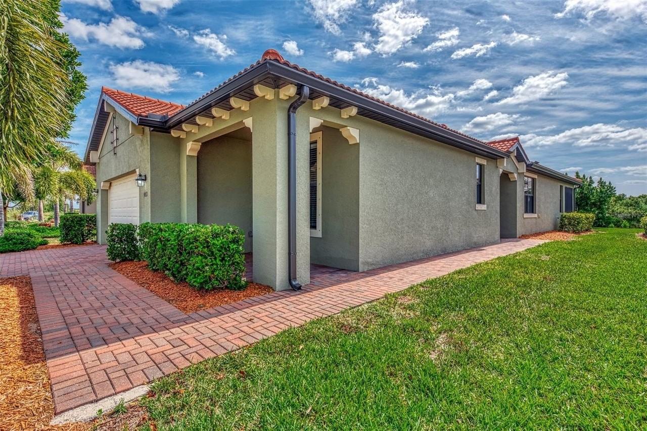 10113 Fiddlewood Dr - Photo 4 of 42