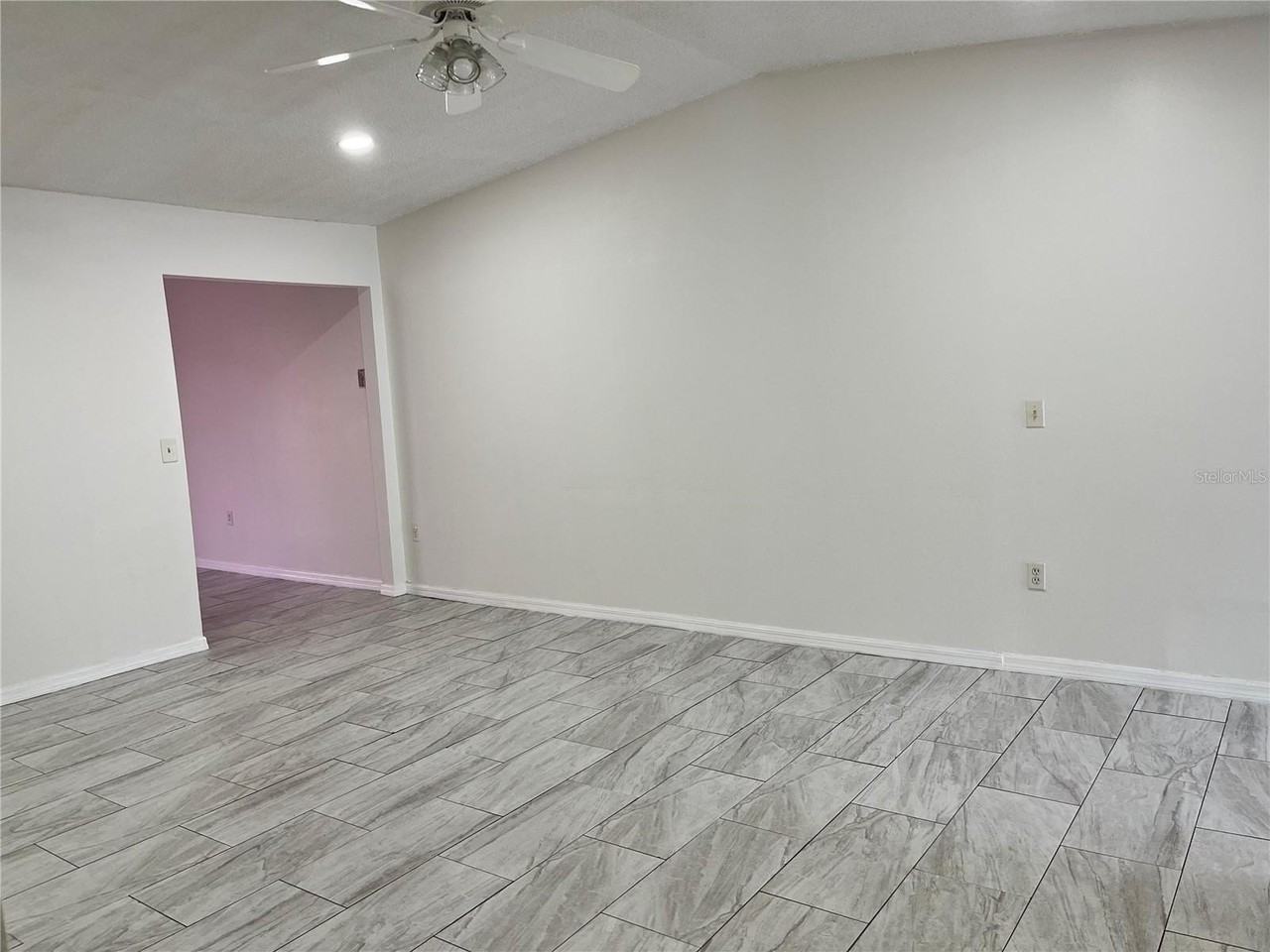 1198 Calanda Ave - Photo 4 of 14