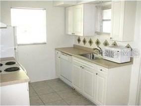 2218 Amherst Ave - Photo 6 of 9
