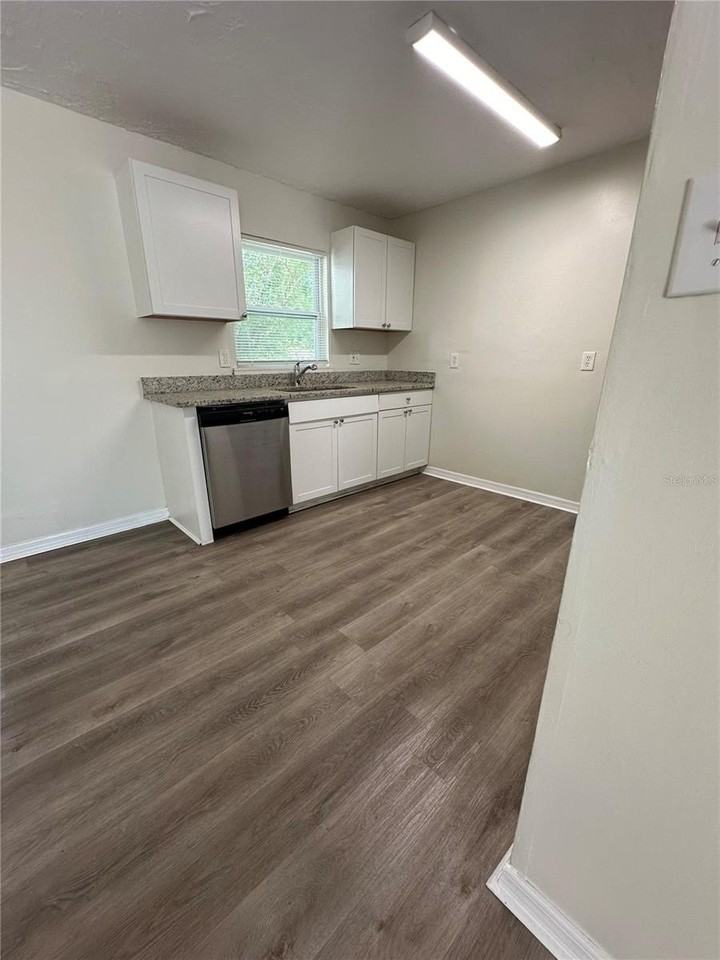1343 Croyle Dr - Photo 3 of 17