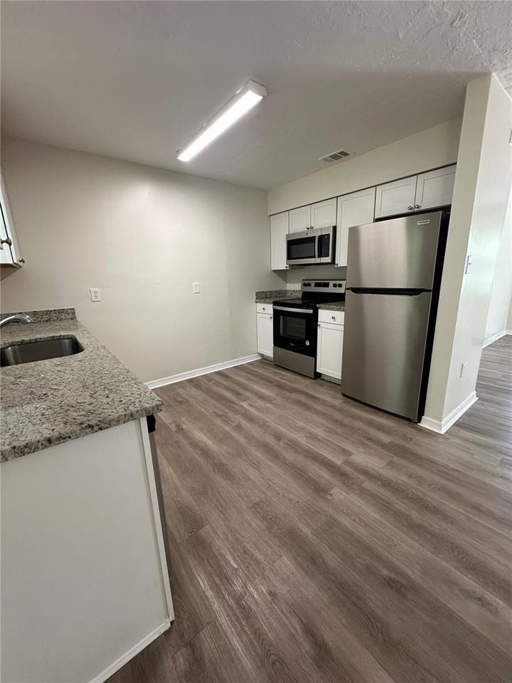 1343 Croyle Dr - Photo 4 of 17