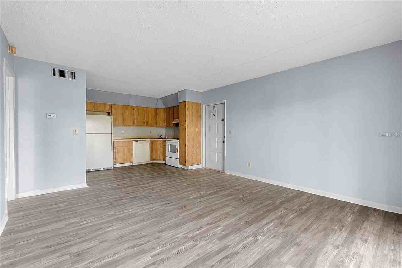 8203 Sun Spring Cir #62 - Photo 4 of 17