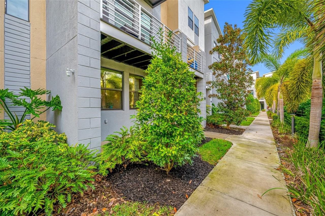 1171 25th Ln N - Photo 4 of 50