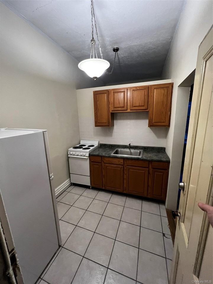 5 W Market St #4 - Photo 2 of 3