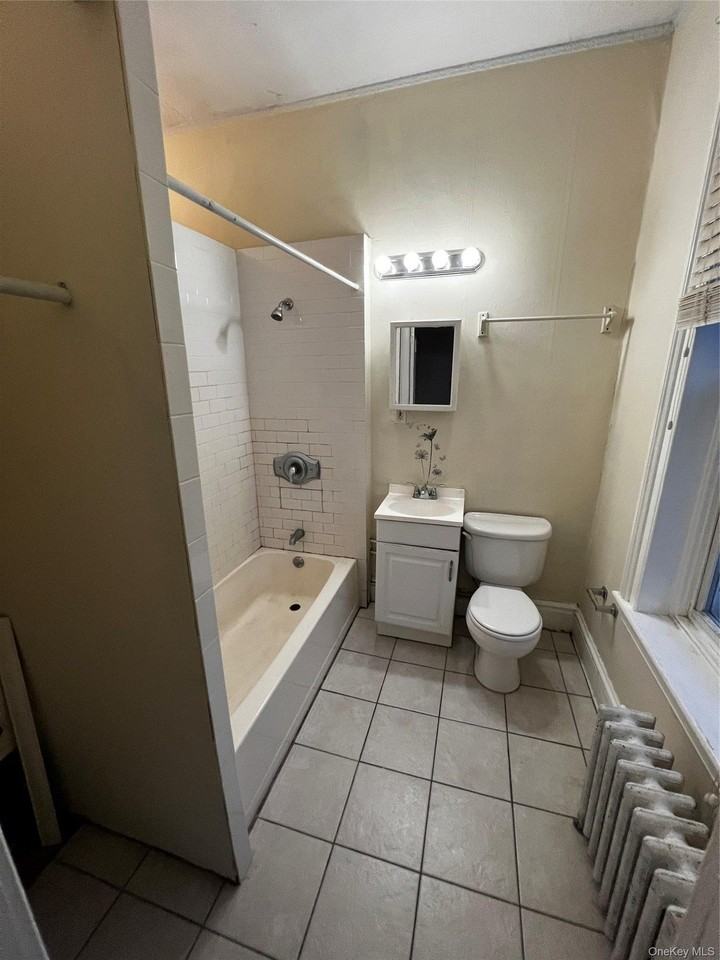 5 W Market St #4 - Photo 3 of 3