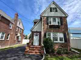 featured image of 576 Liberty Ave
