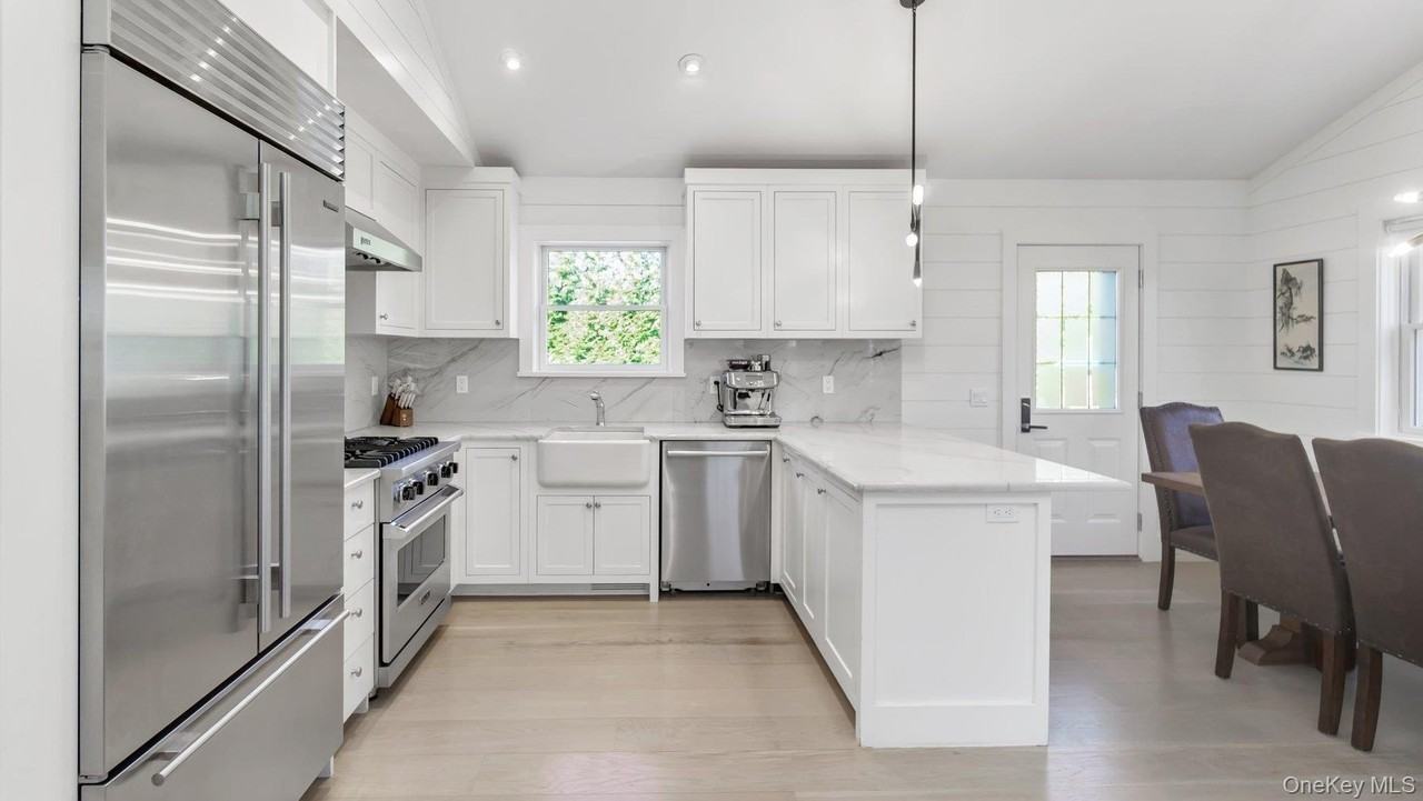 66 Crystal Dr - Photo 4 of 20