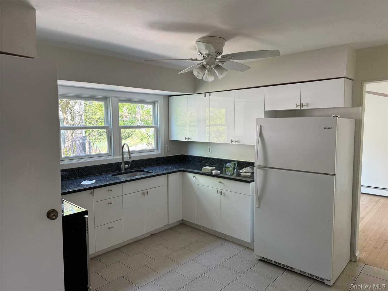 85 Washington St ## 87 - Photo 5 of 14
