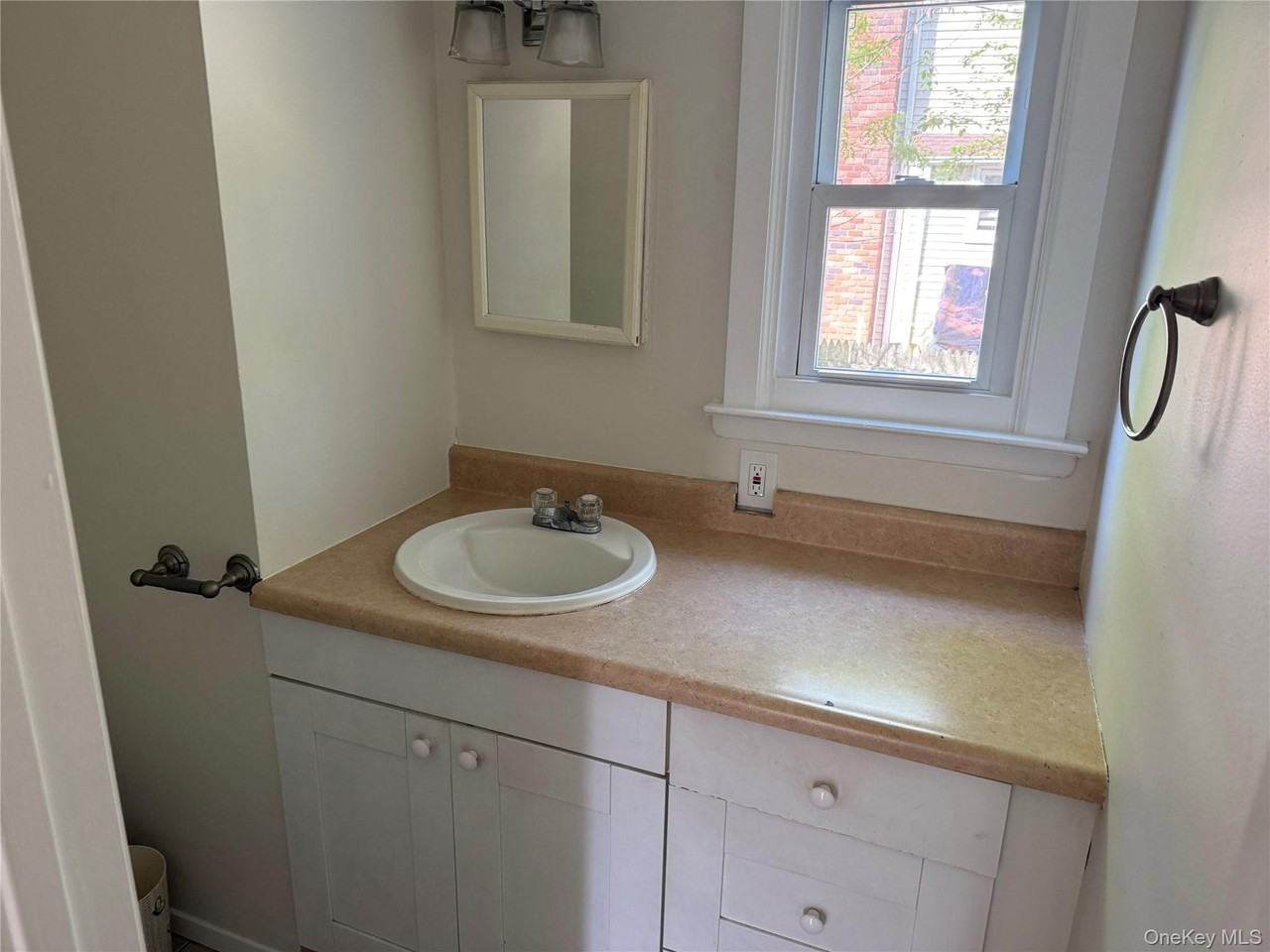 85 Washington St ## 87 - Photo 6 of 14