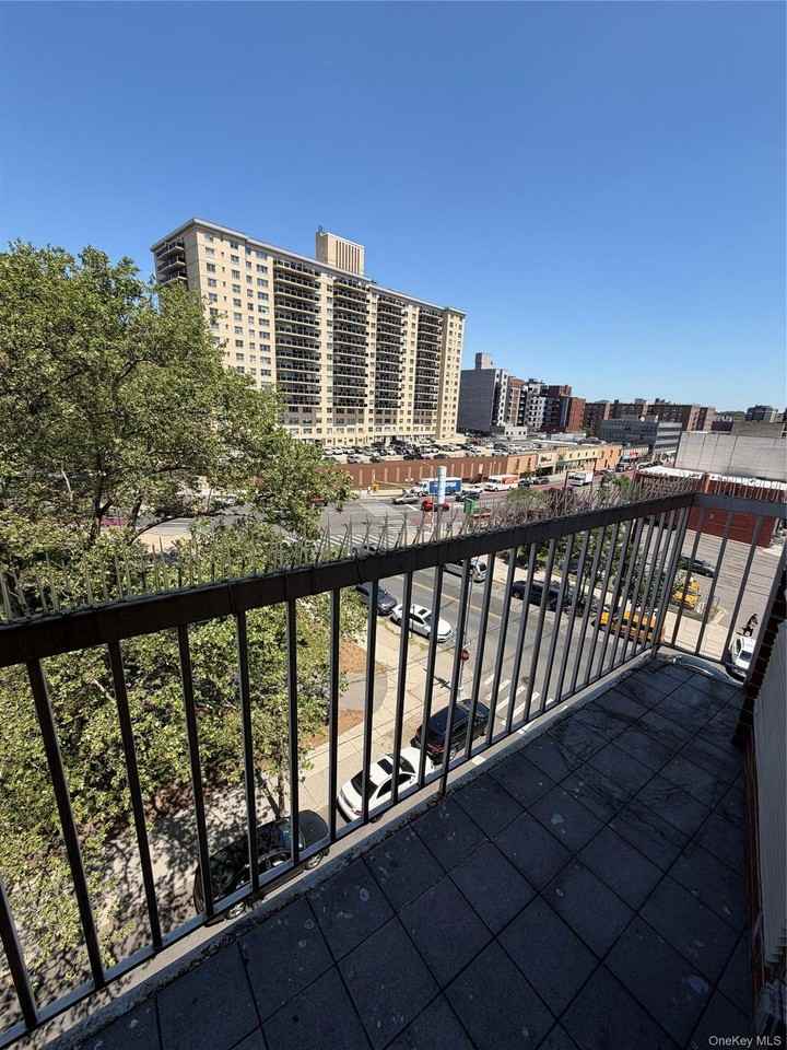 8712 175th St #6B - Photo 4 of 11