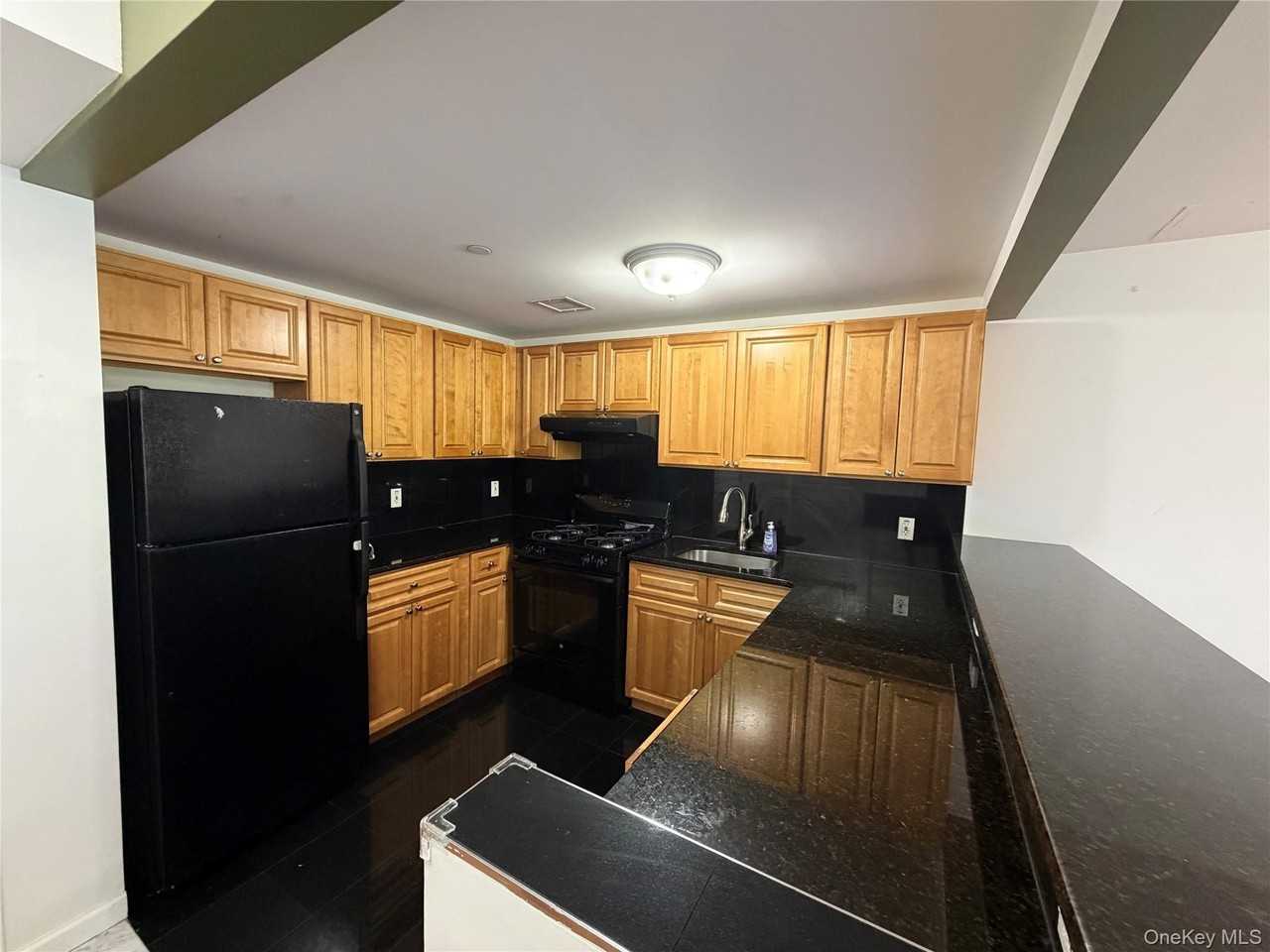 8712 175th St #6B - Photo 5 of 11