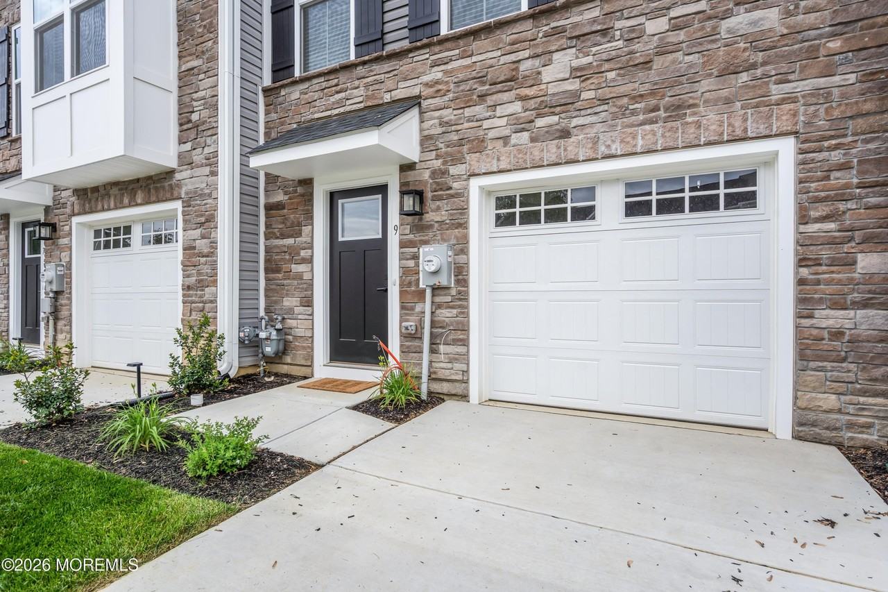 9 Foxwood Drive - Photo 3 of 29
