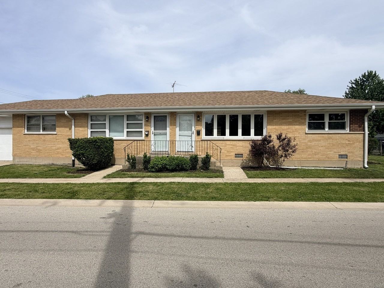 624 Prairie Ave - Photo 2 of 22