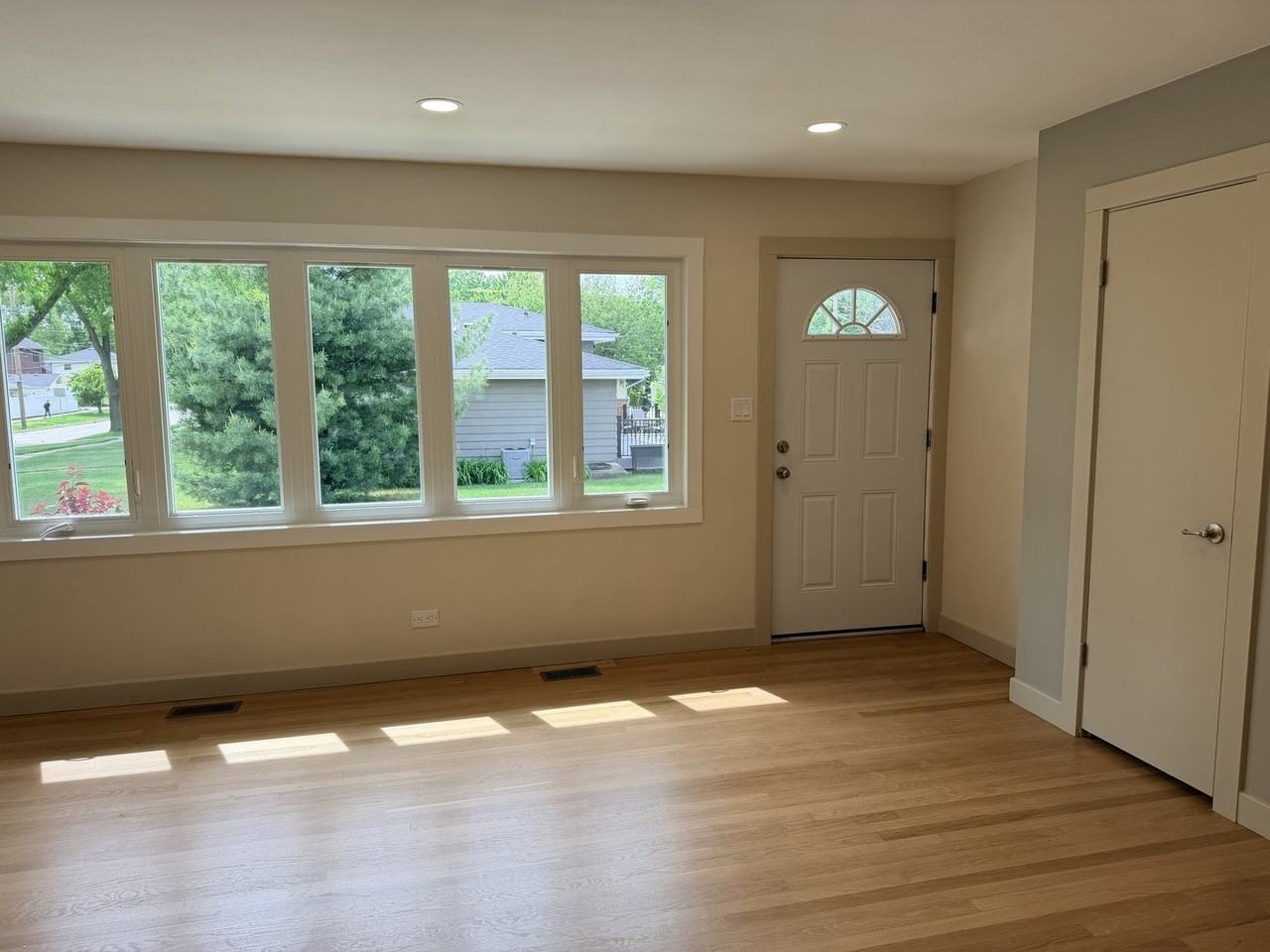 624 Prairie Ave - Photo 3 of 22