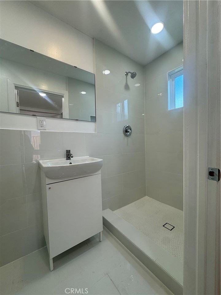 3615 N Mountain View Ave - Photo 3 of 6