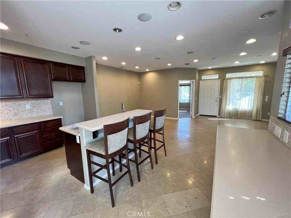 4996 Arborwood Ln - Photo 3 of 33