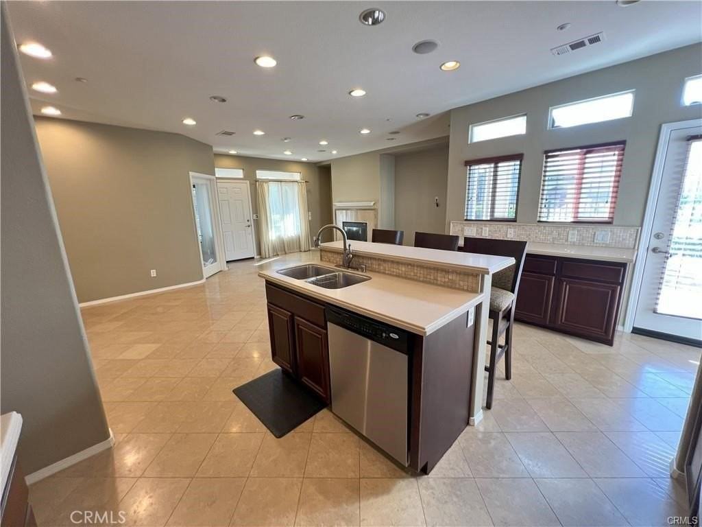 4996 Arborwood Ln - Photo 4 of 33