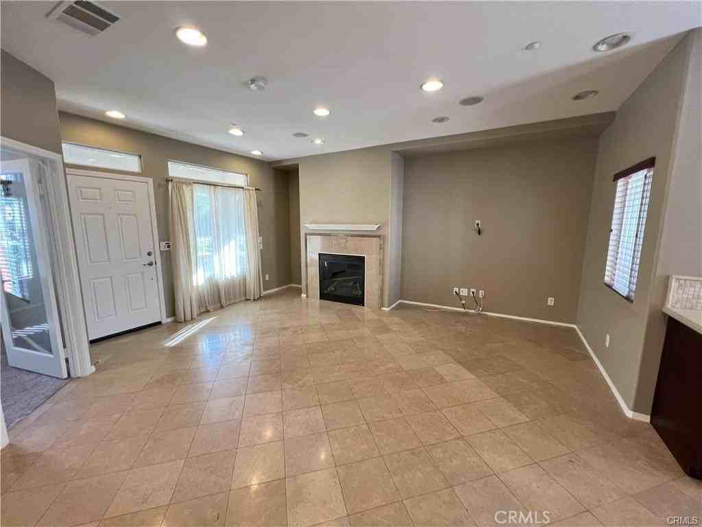 4996 Arborwood Ln - Photo 5 of 33