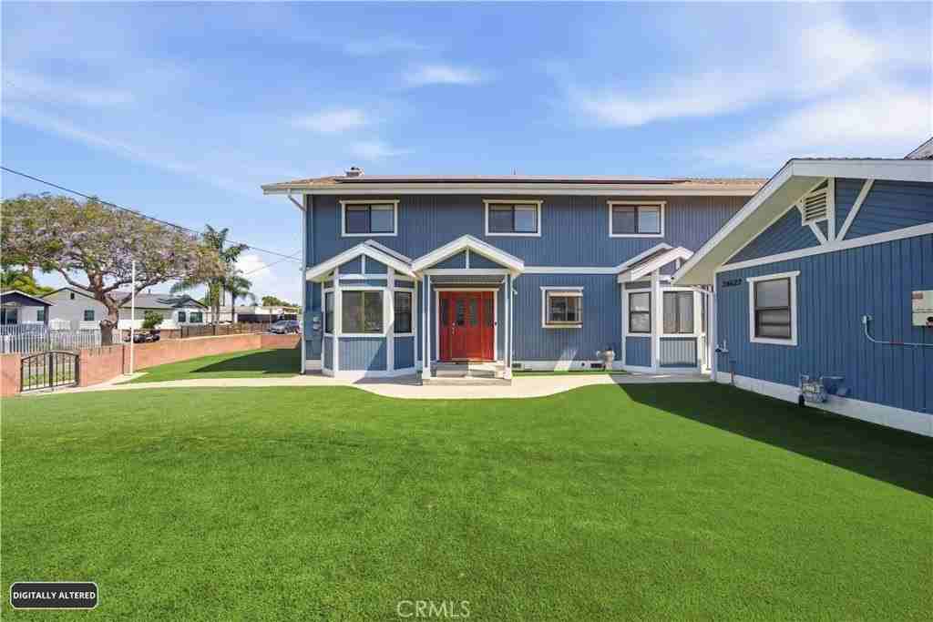 24620 Moon Ave - Photo 2 of 33