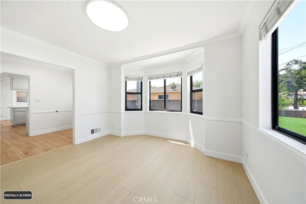 24620 Moon Ave - Photo 4 of 33