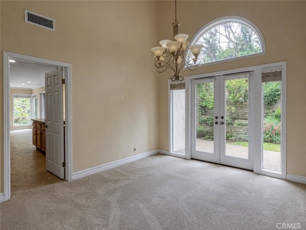 2811 N Roxbury St - Photo 4 of 8