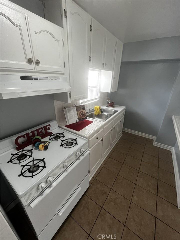 4520 S Normandie Ave - Photo 3 of 12