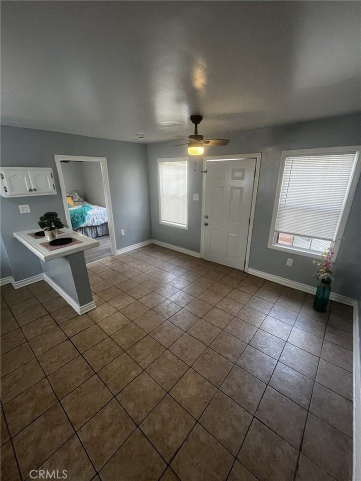 4520 S Normandie Ave - Photo 5 of 12