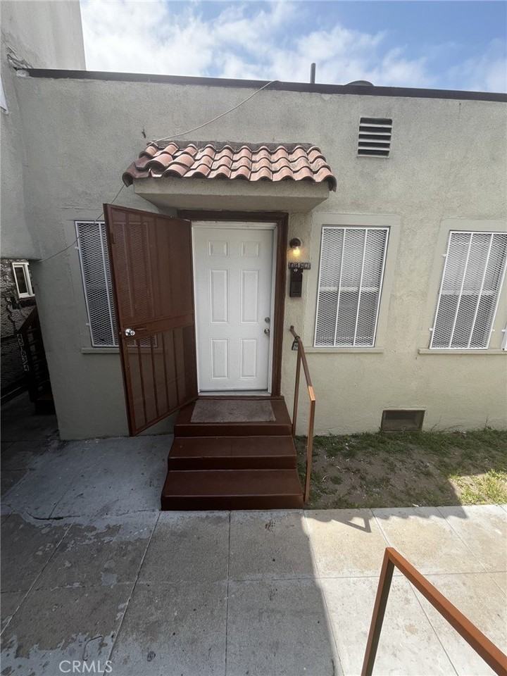 4520 S Normandie Ave - Photo 6 of 12