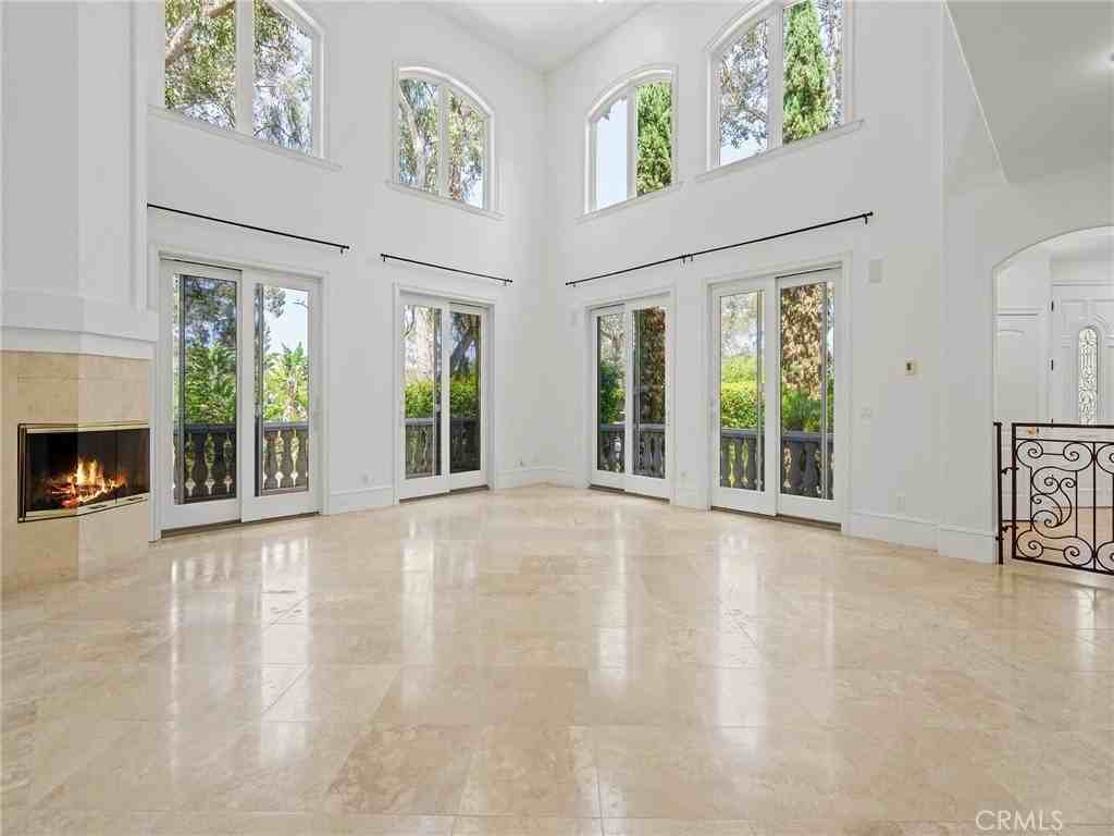 3210 N Ardmore Ave - Photo 5 of 50