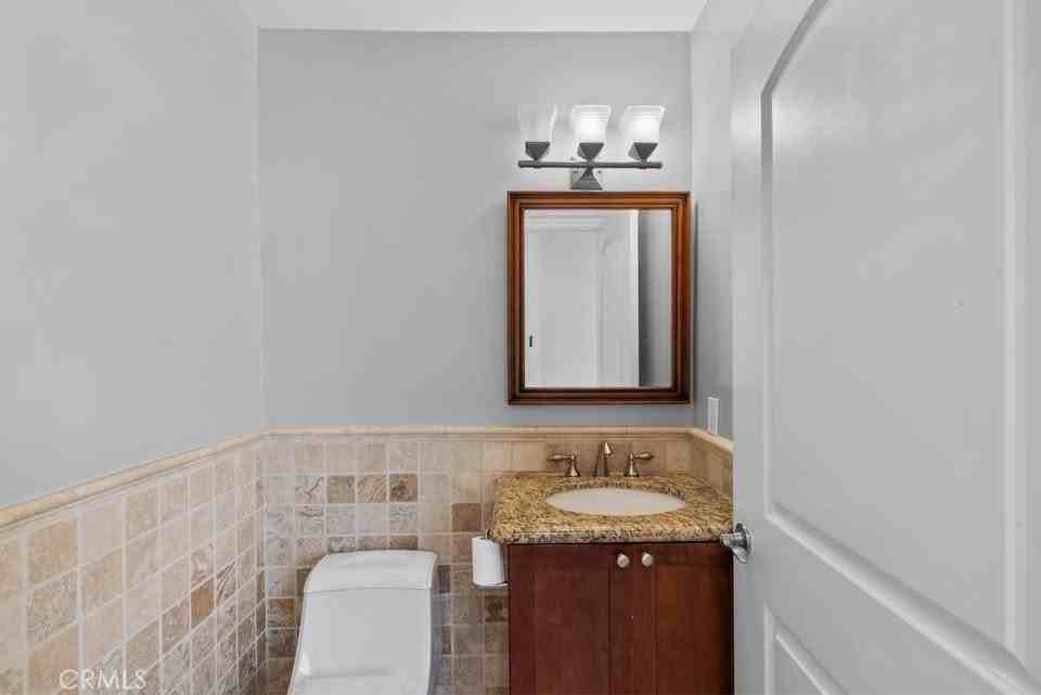 11280 La Maida St #303 - Photo 4 of 15