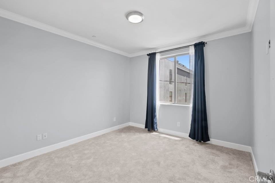 11280 La Maida St #303 - Photo 6 of 15