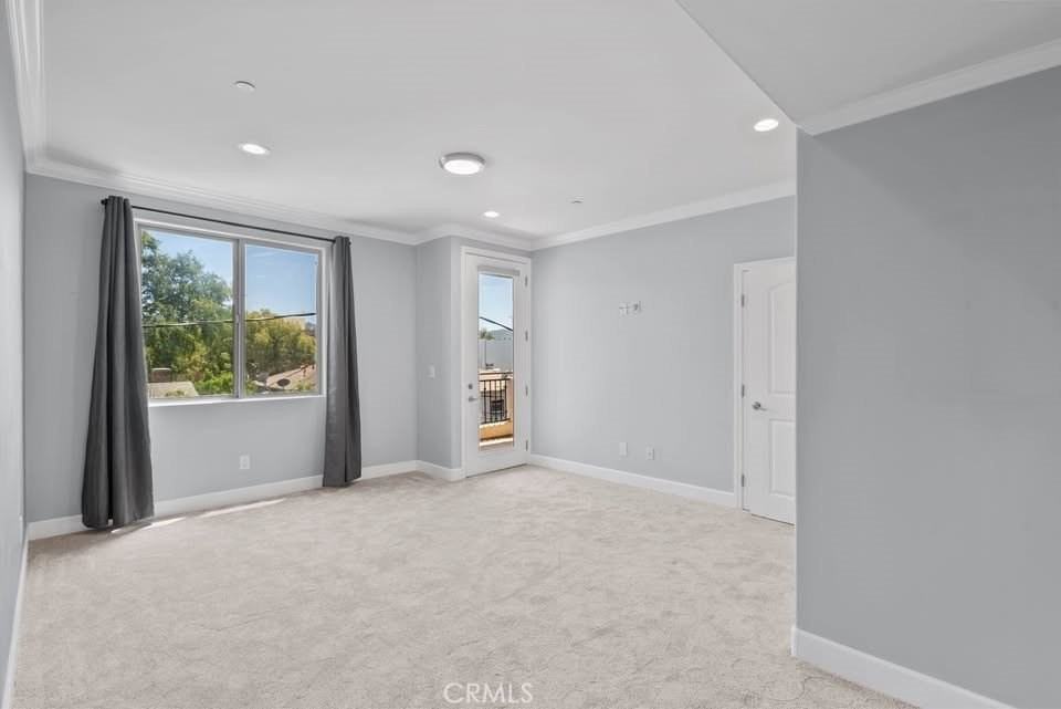 11280 La Maida St #303 - Photo 7 of 15