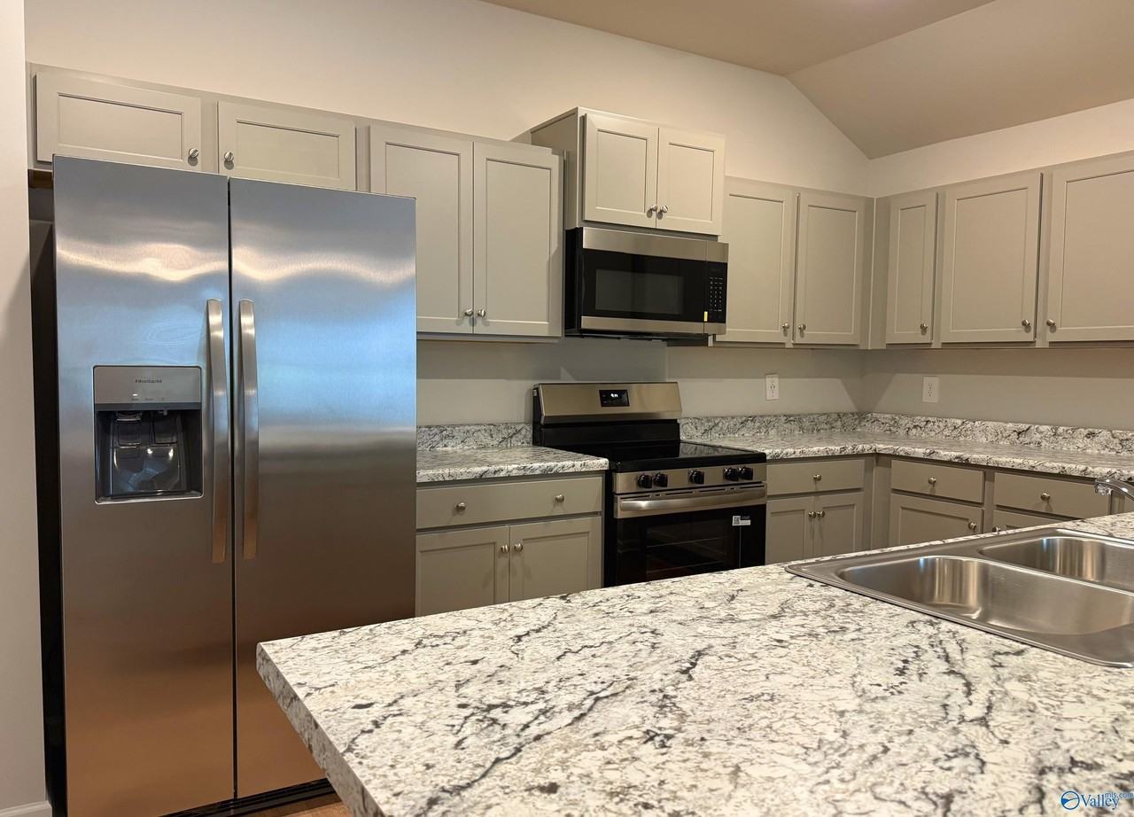 205 Six Pence Court - Photo 6 of 24