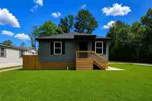 featured image of 2402 Pelican St