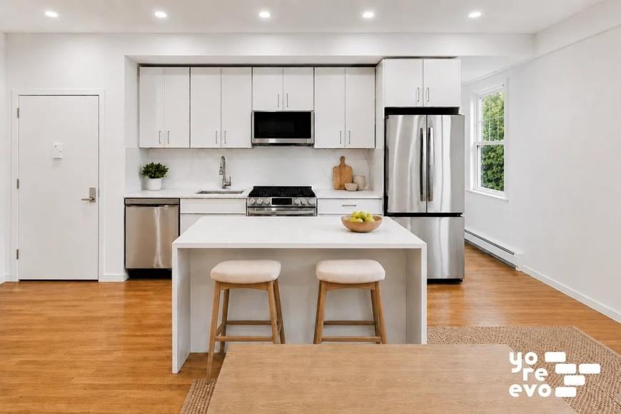 2266 29th St - Photo 2 of 10