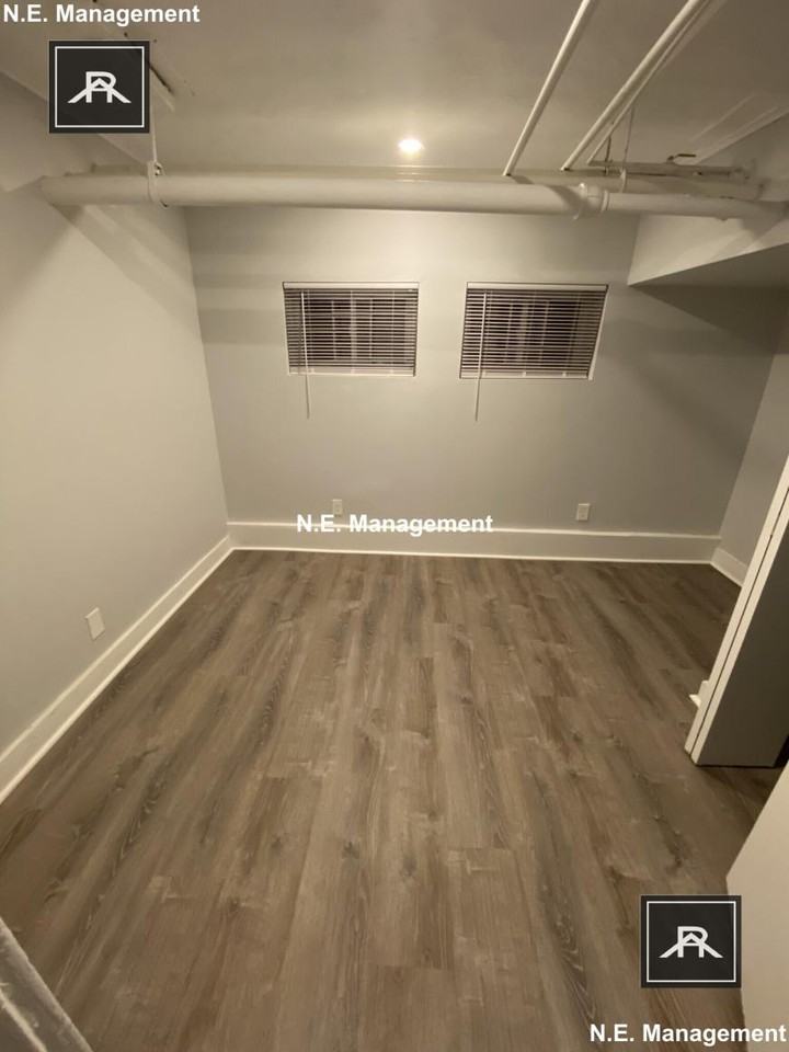 1506 Commonwealth Ave - Photo 3 of 10